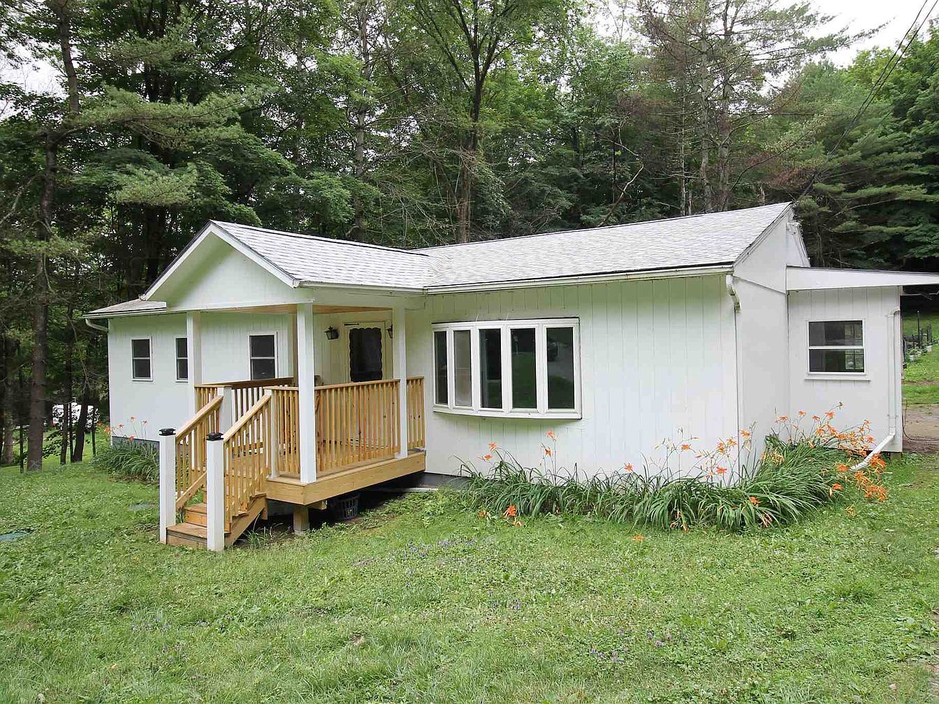 207 Camp Kiniya Rd, Colchester, VT
